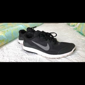 Black Nike Sneakers - Size 7